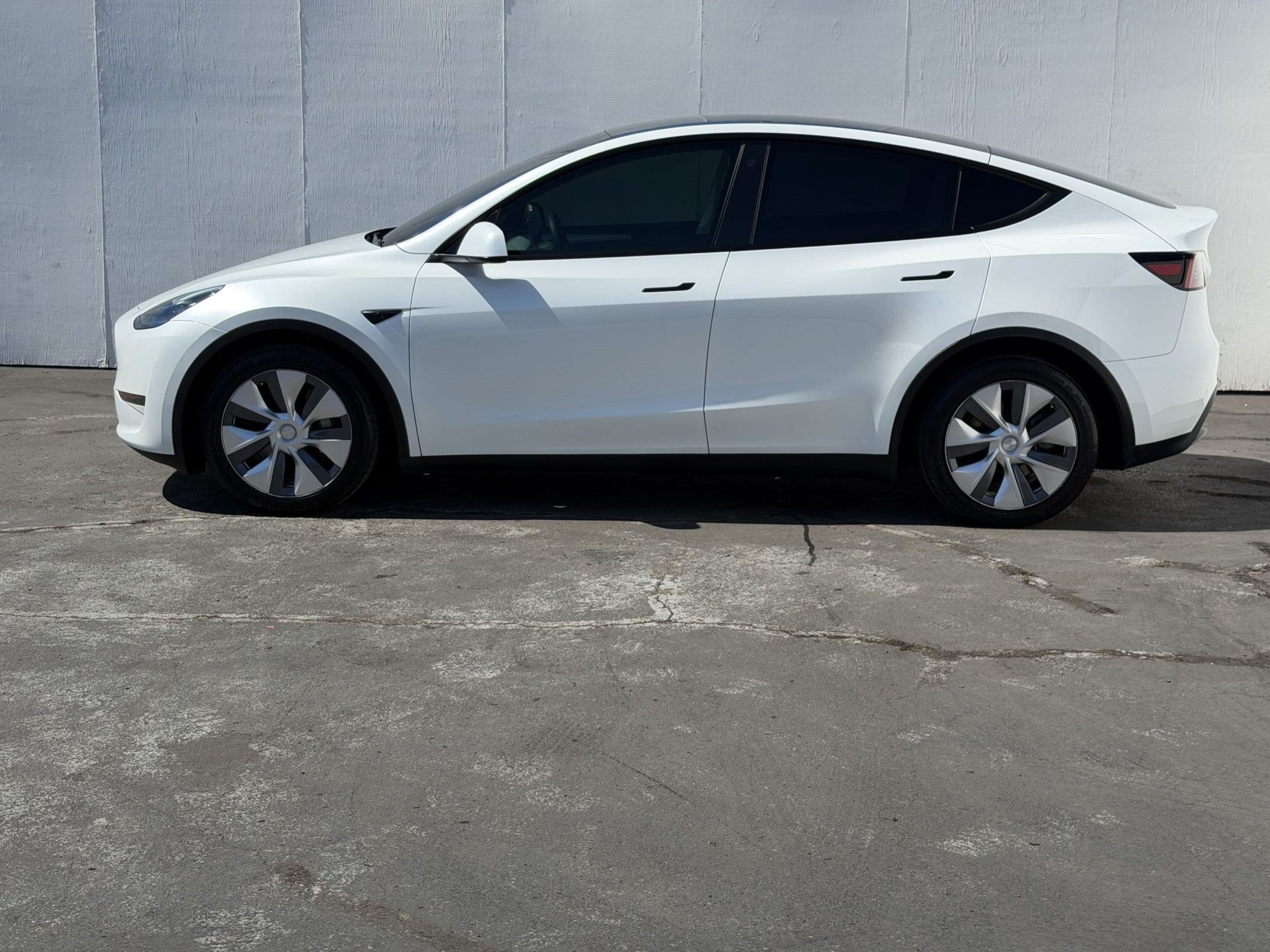 tesla model y 2023 7SAYGDEE0PA115963 image tesla model y 2023 7SAYGDEE0PA115963 image